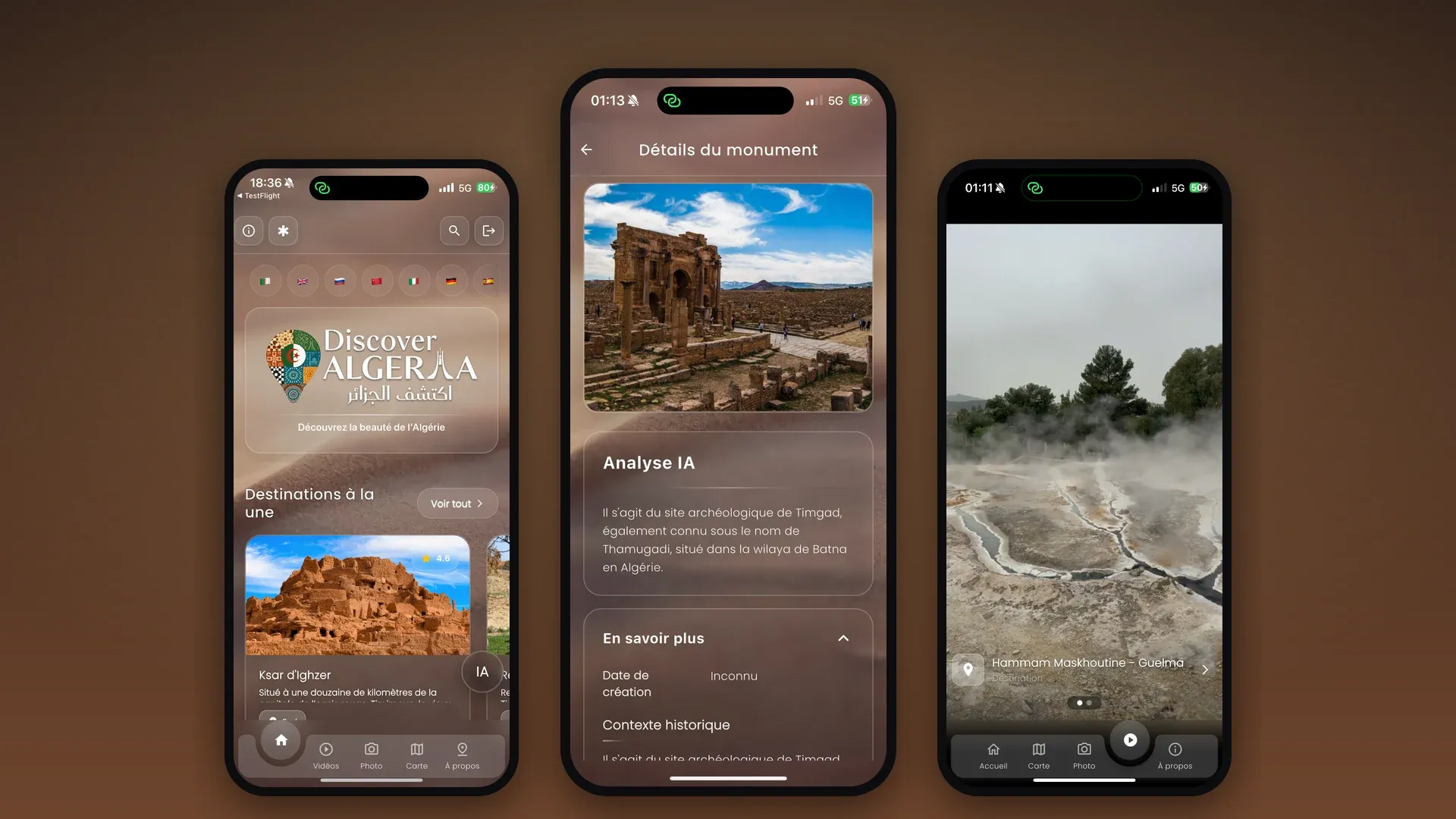 Trois écrans de Discover Algeria : accueil, analyse IA d'un monument (Timgad) et vidéo d'Hammam Maskhoutine